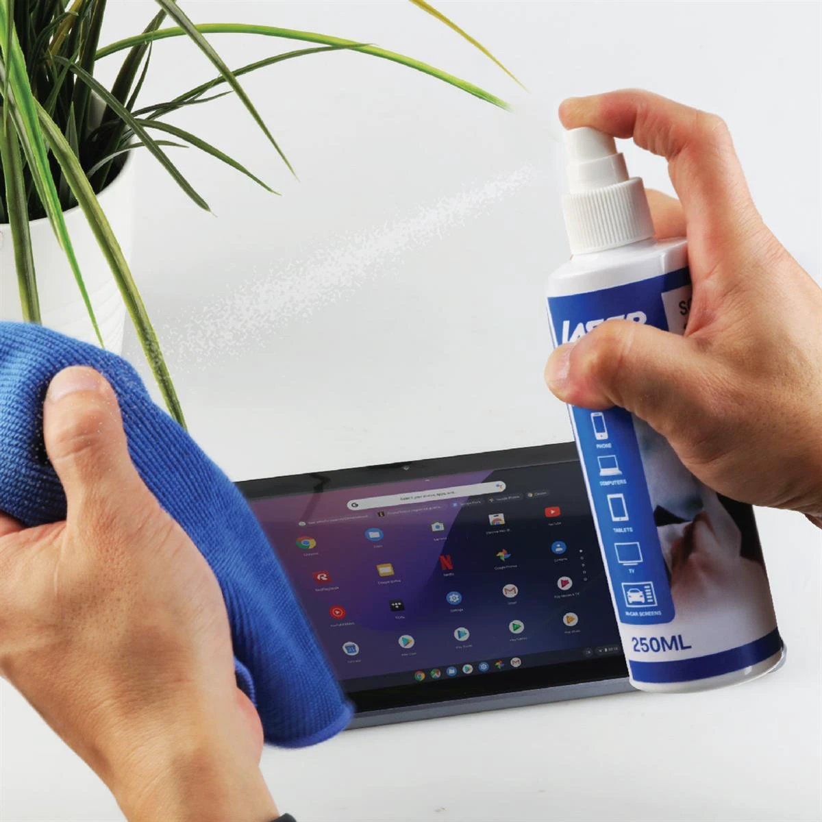 Laser 250ml Screen Cleaning Kit with Microfibre Cloth by Laser